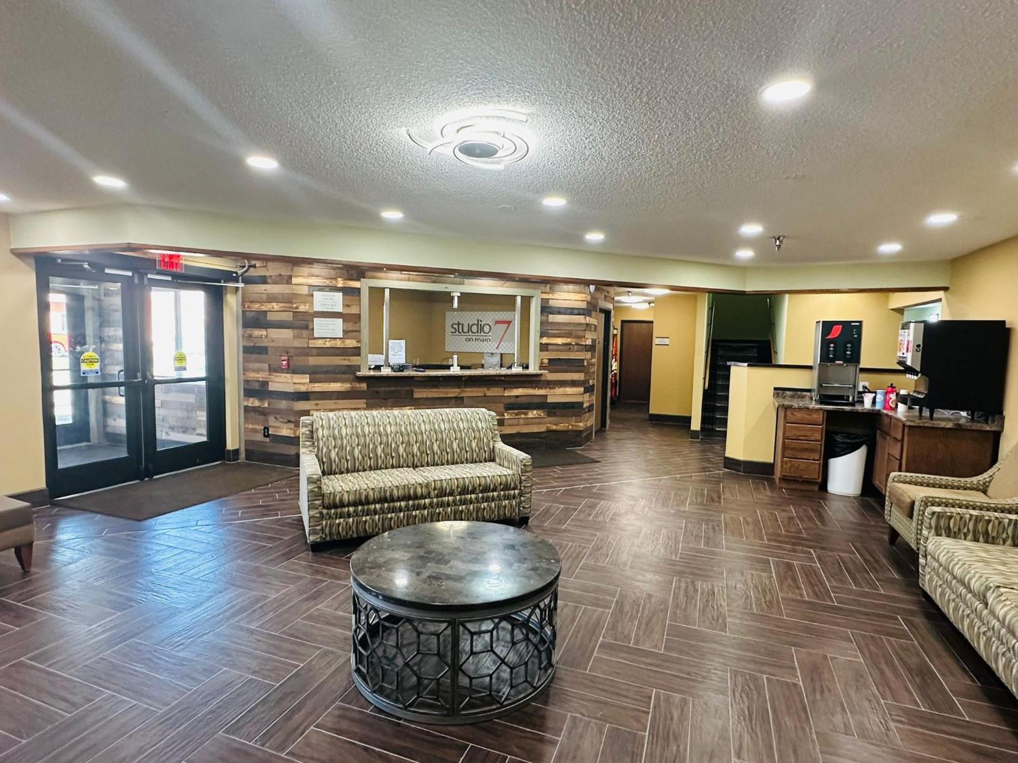 Studio 7 On Main West Fargo Luaran gambar